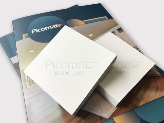 Một mẫu nhựa PVC phổ biến để thi công tủ bếp
